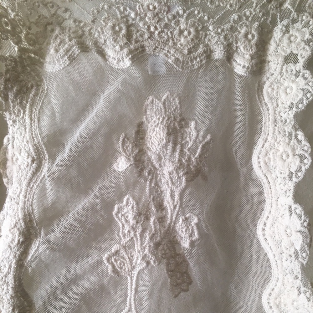Ivory Lace Vest - Picture 2 of 5